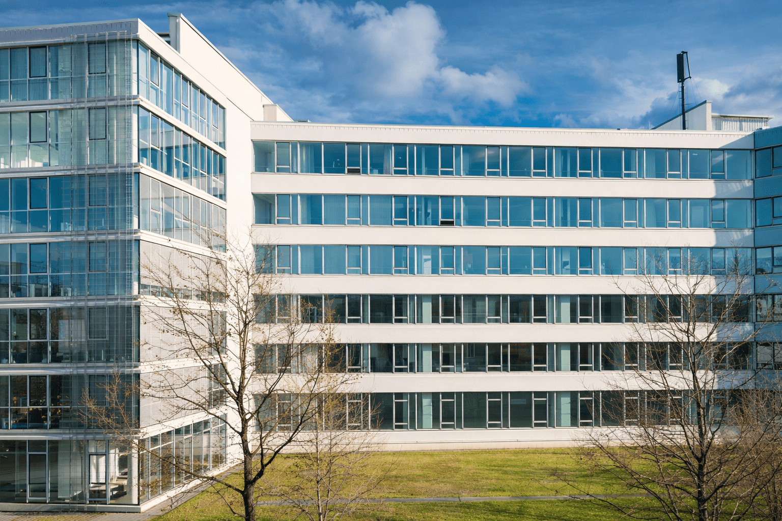 MesseTurm in Frankfurt am Main, Deutschland – Bürogebäude mit BREEAM Bestand DE Zertifizierung in der Kategorie „Exzellent“. Keywords: MesseTurm Frankfurt, BREEAM Zertifizierung, BREEAM Bestand DE, Nachhaltige Bürogebäude, Exzellent BREEAM Bewertung, Büroimmobilien Frankfurt, Nachhaltigkeit Immobilien, Klimaresiliente Bürostandorte, BREEAM Zertifikat Deutschland, Nachhaltige Gewerbeimmobilien, CO2-reduzierte Bürogebäude, Nachhaltigkeitsstandard BREEAM, Gebäudezertifizierung Frankfurt,Hochwertige Büroimmobilien