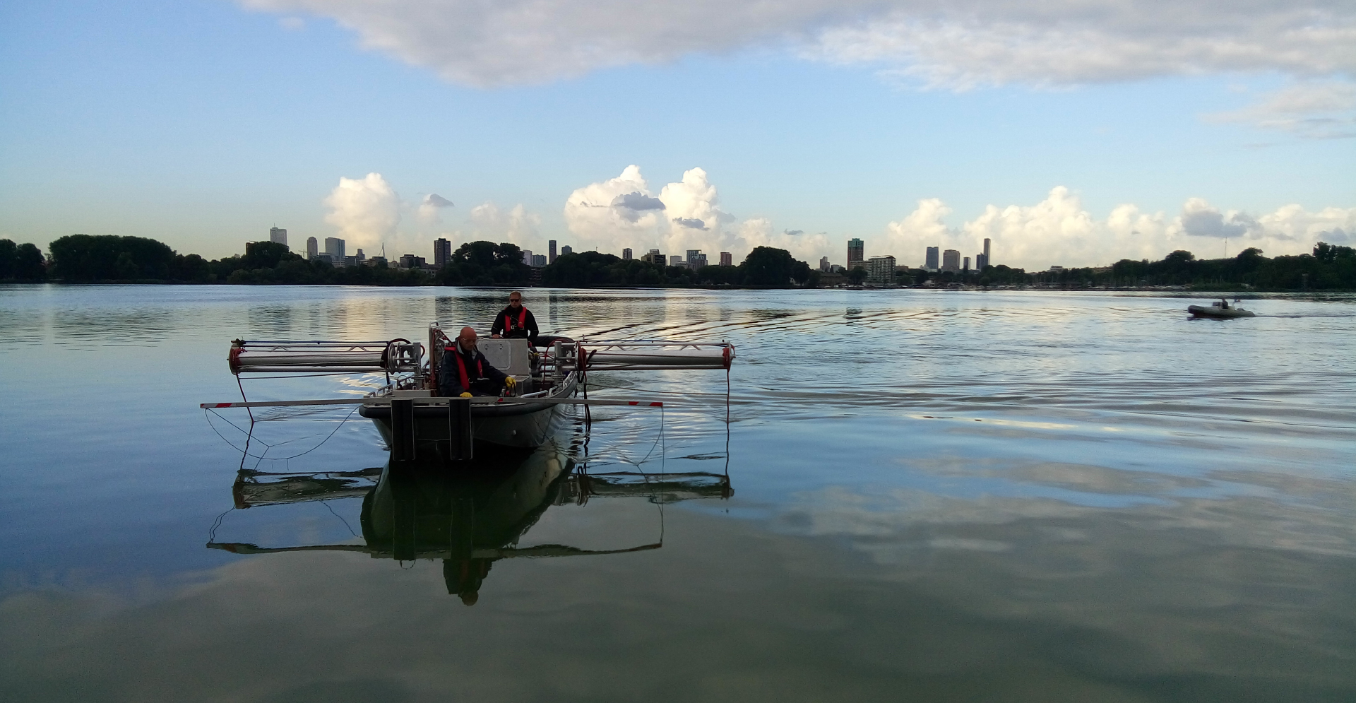 Succesvolle bestrijding van schadelijke blauwalgen houdt recreatieplas open